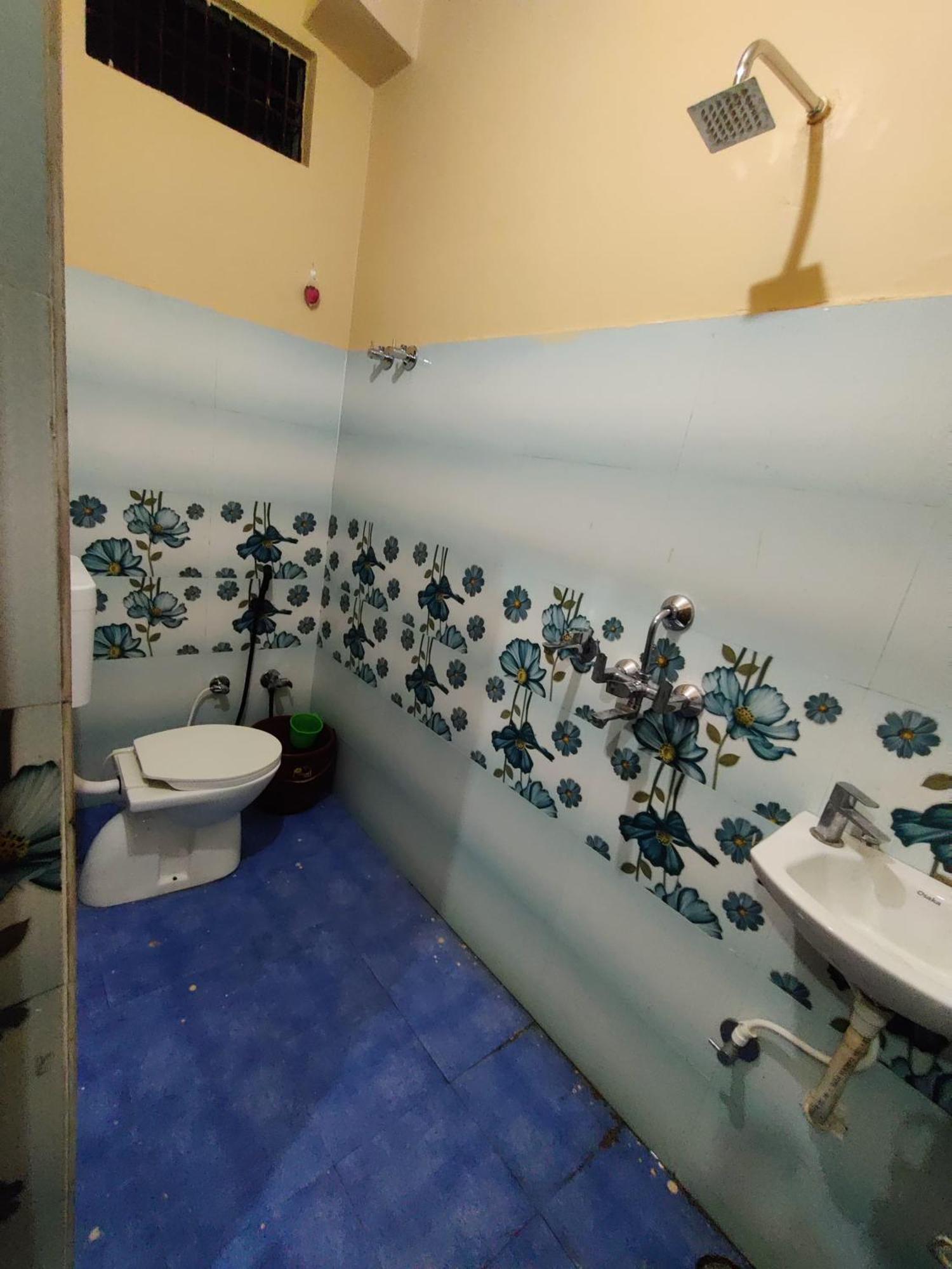 Shiv Kripa Paying - Four Bedroom 200 Mtr From Main Temple Guest house