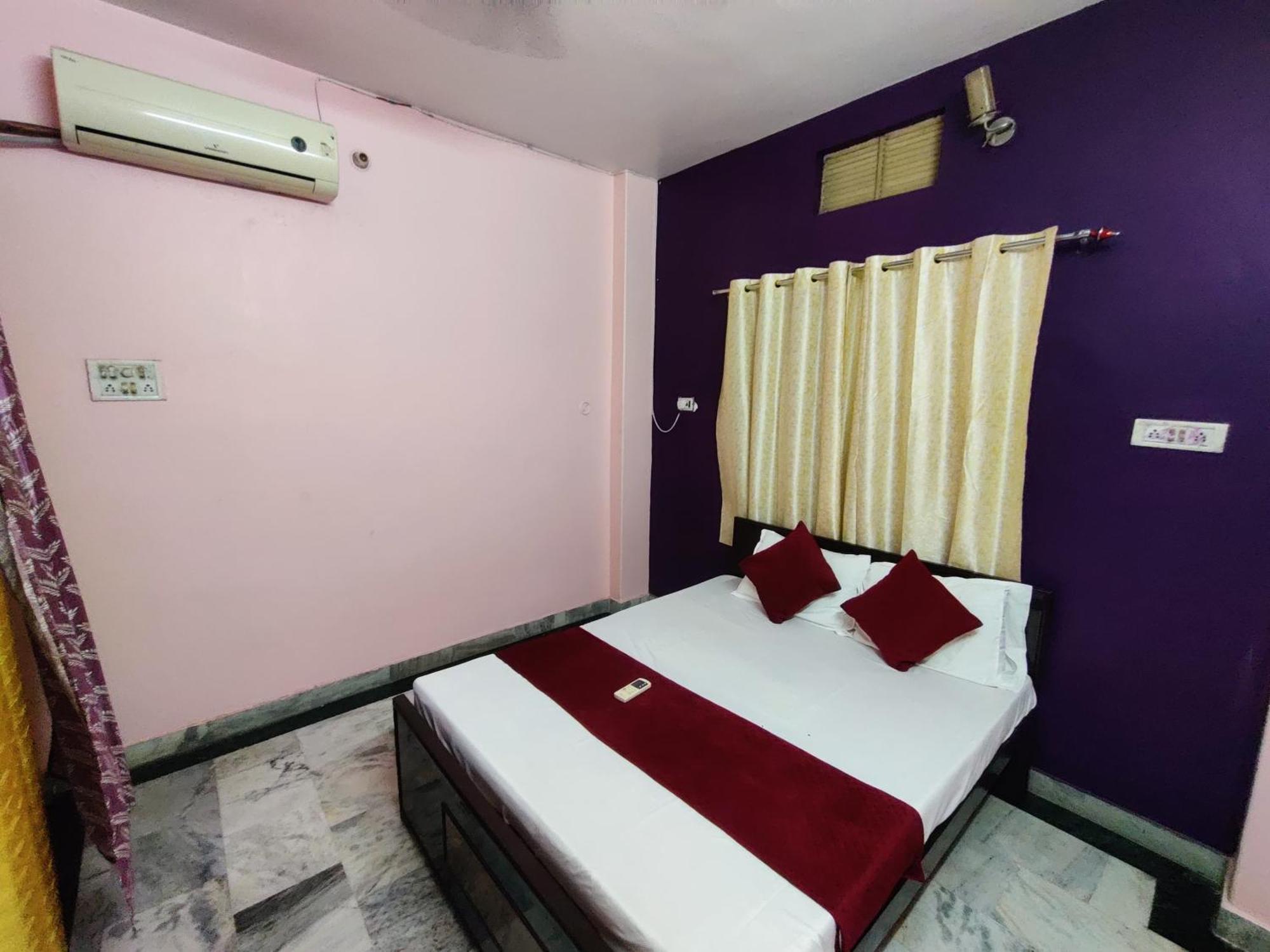 Shiv Kripa Paying - Four Bedroom 200 Mtr From Main Temple * Varanasi