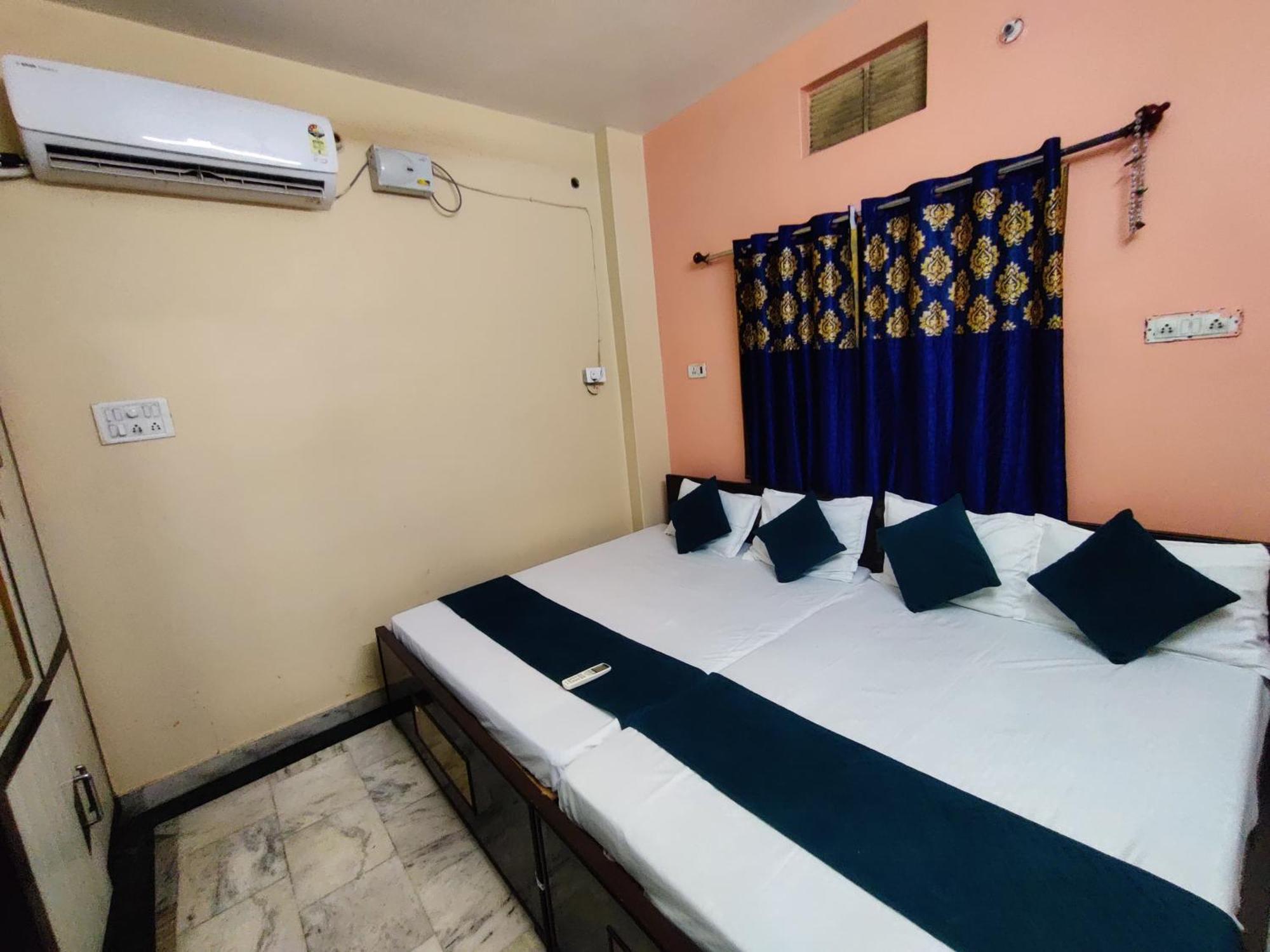 Shiv Kripa Paying - Four Bedroom 200 Mtr From Main Temple Guest house *
