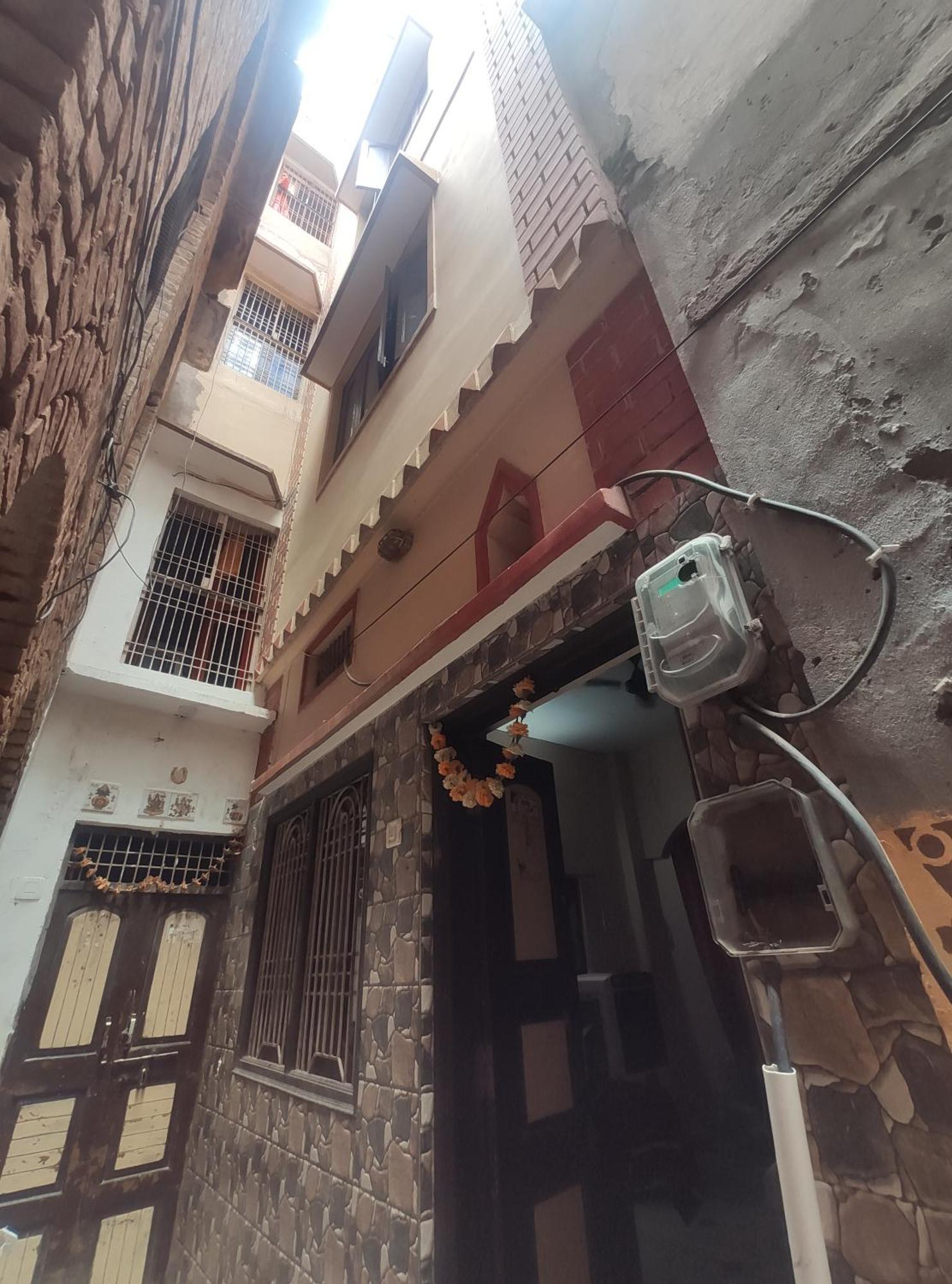 Shiv Kripa Paying - Four Bedroom 200 Mtr From Main Temple * Varanasi