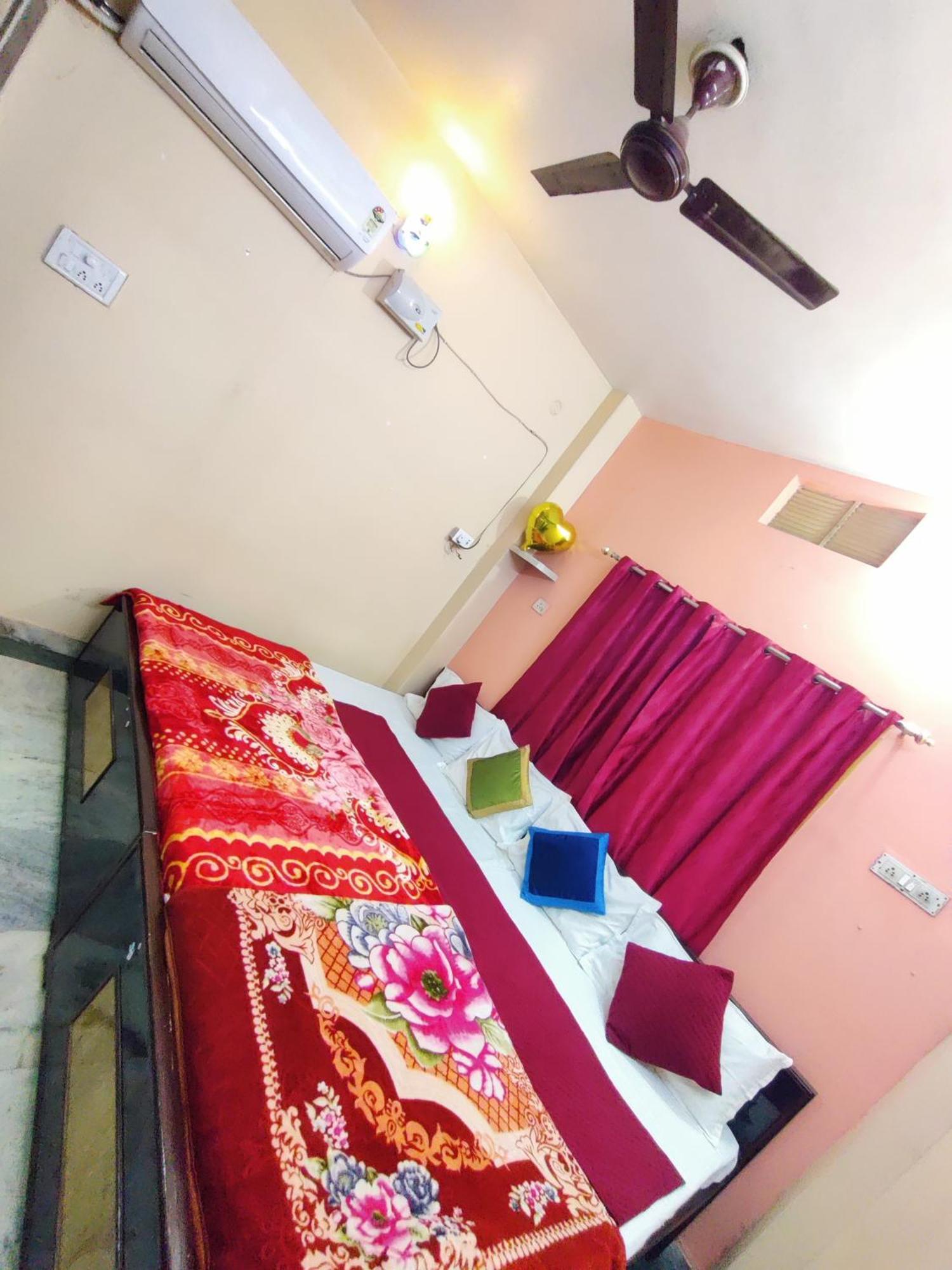 Shiv Kripa Paying - Four Bedroom 200 Mtr From Main Temple