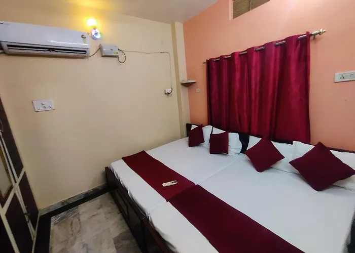 Shiv Kripa Paying Guest House - Four Bedroom 200 Mtr From Main Temple