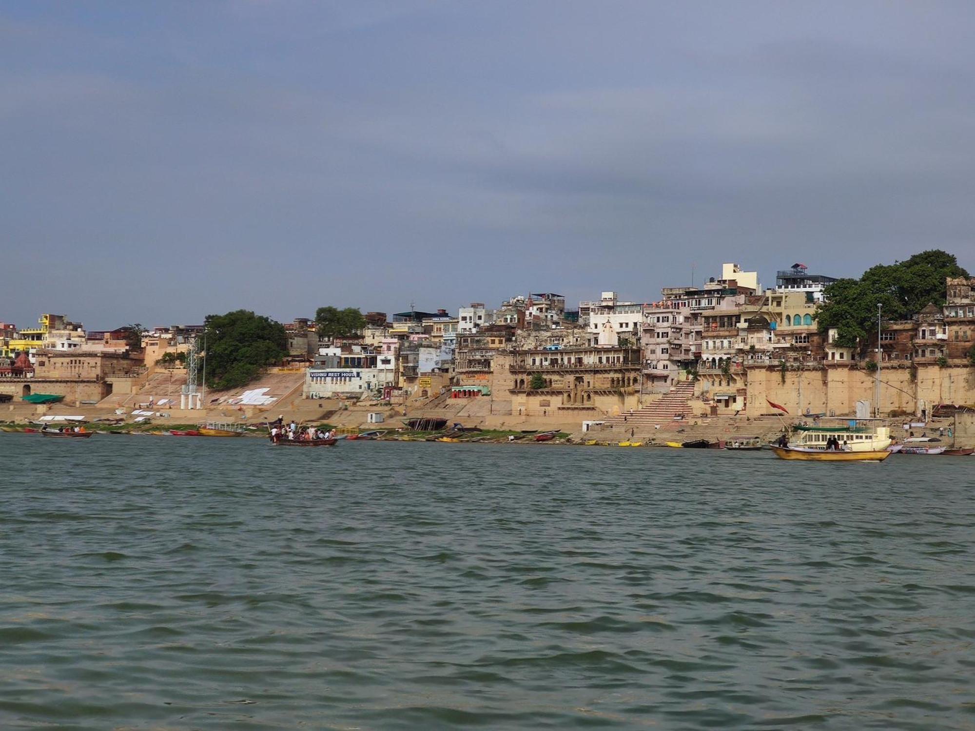 Shiv Kripa Paying - Four Bedroom 200 Mtr From Main Temple * Varanasi